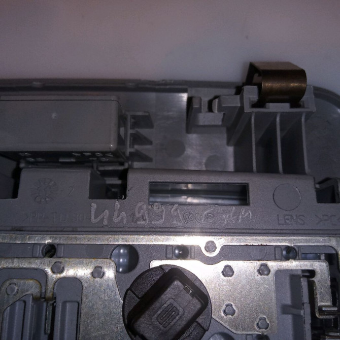 Plafonnier occasion TOYOTA YARIS II Phase 2 01-2009->05-2011 1.4 D-4D 90ch 8124052040B0 3