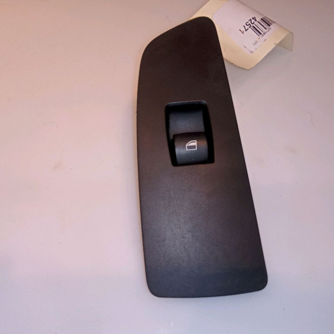 Commande lève-glace porte avant droite occasion B.M.W. SERIE 1 I Phase 1 05-2004->12-2006 120d 1