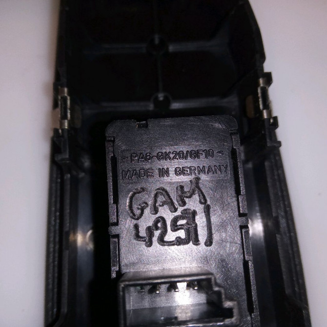 Commande lève-glace porte avant droite occasion B.M.W. SERIE 1 I Phase 1 05-2004->12-2006 120d 3