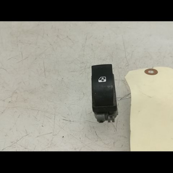 Commande lève-glace porte avant droite occasion RENAULT SCENIC II Phase 1 03-2004->09-2006 1.5 DCI 100ch 8200315027 1