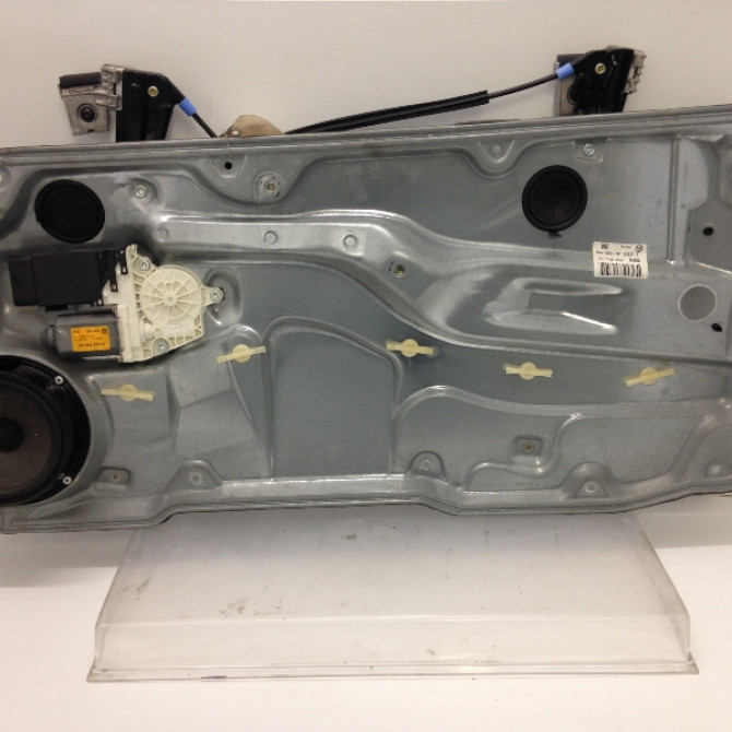 Mecanisme + moteur lève-glace avant droit occasion VOLKSWAGEN GOLF IV GOLF IV Phase 1 1998-01-01->2005-06-30 1.6 16v 1J3837462H 1