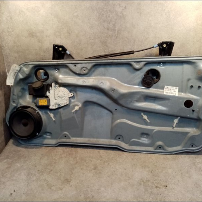 Mecanisme + moteur lève-glace avant droit occasion VOLKSWAGEN GOLF IV GOLF IV Phase 1 1998-01-01->2005-06-30 1.9 SDI 1J3837462H 1