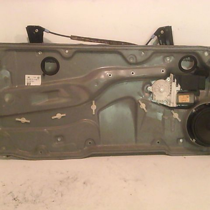 Mecanisme+moteur leve-glace avg occasion VOLKSWAGEN GOLF IV GOLF IV Phase 1 1998-01-01->2005-06-30 1.6 16v 1J3837461H 1