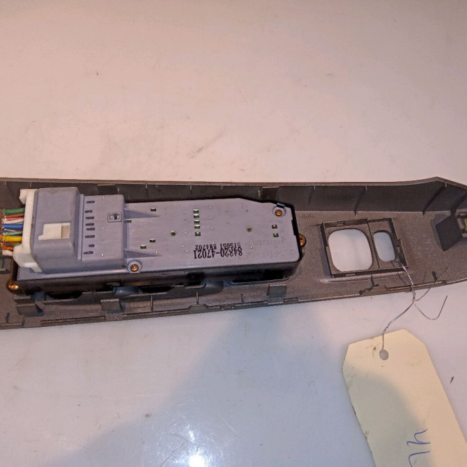 Commande lève-glace porte avant gauche occasion TOYOTA PRIUS II Phase 1 03-2004->11-2009 110 Hybride 8482047050 2