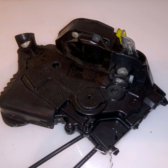 Serrure porte avg occasion TOYOTA PRIUS II Phase 1 03-2004->11-2009 110 Hybride 6904047081 2