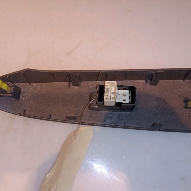 Commande leve-glace porte arrière droite occasion TOYOTA PRIUS II Phase 1 03-2004->11-2009 110 Hybride 2