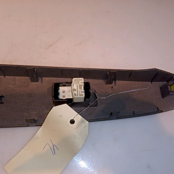 Commande leve-glace porte arrière gauche occasion TOYOTA PRIUS II Phase 1 03-2004->11-2009 110 Hybride 2