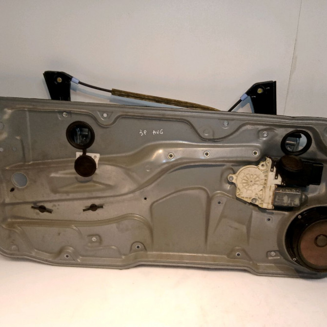 Mecanisme+moteur leve-glace avg occasion VOLKSWAGEN GOLF IV GOLF IV Phase 1 1998-01-01->2005-06-30 1.9 TDI 130ch 1J3837461H 1