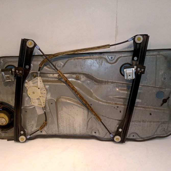 Mecanisme+moteur leve-glace avg occasion VOLKSWAGEN GOLF IV GOLF IV Phase 1 1998-01-01->2005-06-30 1.9 TDI 130ch 1J3837461H 2