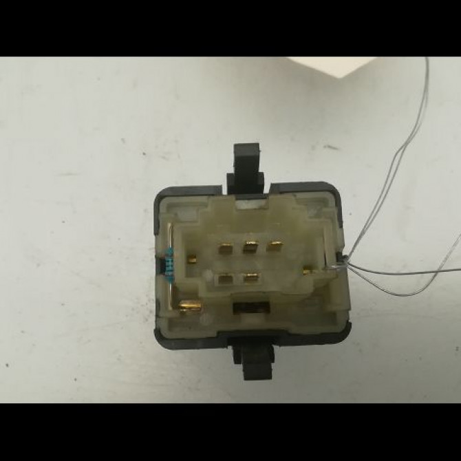 Commande lève-glace porte avant droite occasion VOLKSWAGEN GOLF III Phase 1 01-1992->12-1997 1.8i 75ch 2