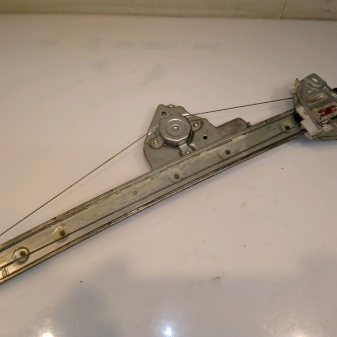 Mecanisme+moteur leve-glace avg occasion SUZUKI GRAND VITARA II Phase 1 04-1995->04-1999 1.9 DDiS 129ch 8340265J01 2