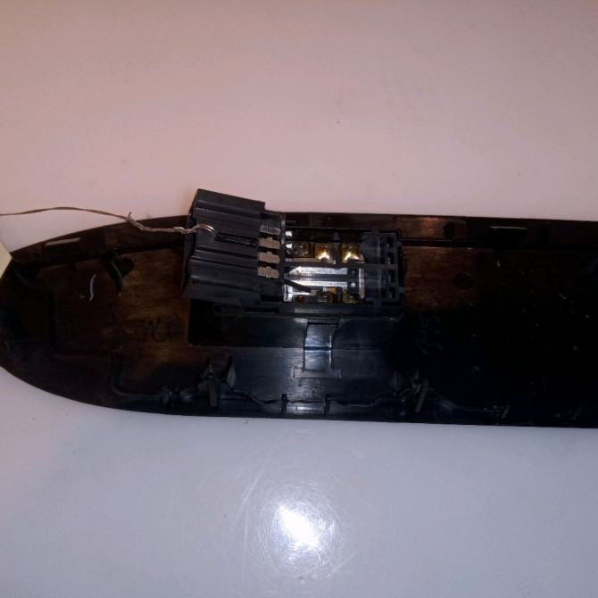 Commande leve-glace porte arrière gauche occasion SUZUKI GRAND VITARA II Phase 1 04-1995->04-1999 1.9 DDiS 129ch 3799562J00 2