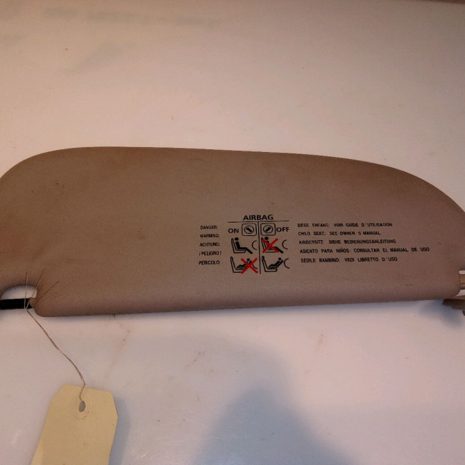 Pare-soleil droit occasion PEUGEOT 206 Phase 1 09-1998->03-2009 1.9 D 8143EP 1