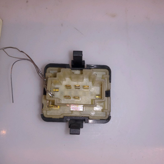 Commande lève-glace porte avant droite occasion VOLKSWAGEN GOLF III Phase 1 01-1992->12-1997 1.9 TDI 90ch 2