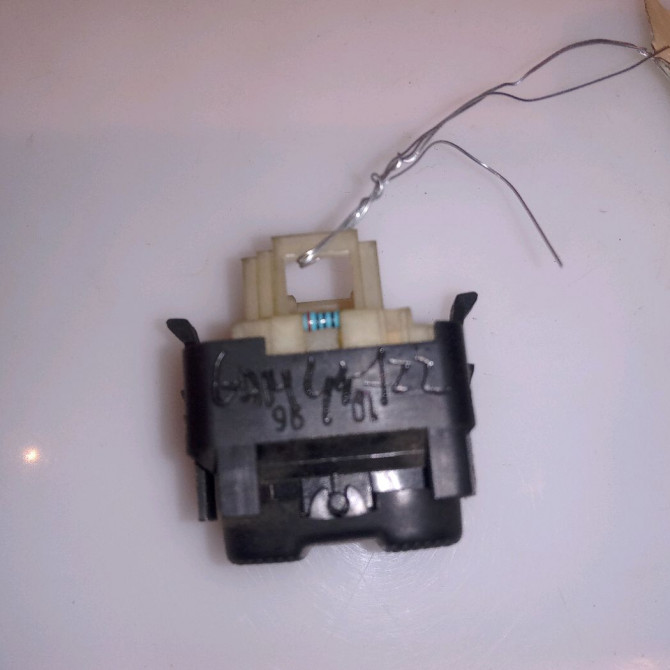 Commande lève-glace porte avant droite occasion VOLKSWAGEN GOLF III Phase 1 01-1992->12-1997 1.9 TDI 90ch 3