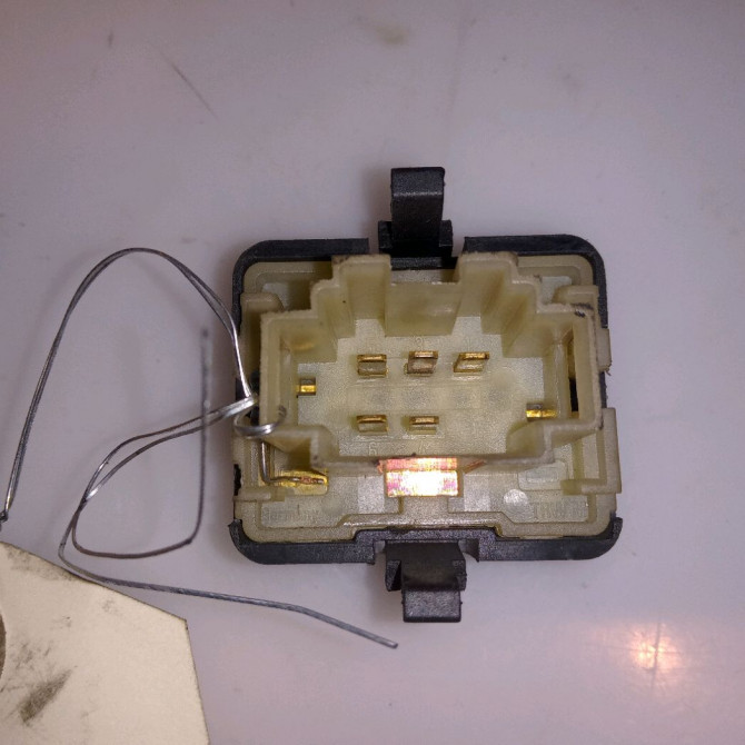 Commande leve-glace porte arrière droite occasion VOLKSWAGEN GOLF III Phase 1 01-1992->12-1997 1.9 TDI 90ch 2