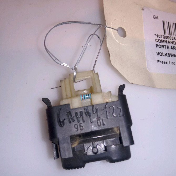 Commande leve-glace porte arrière droite occasion VOLKSWAGEN GOLF III Phase 1 01-1992->12-1997 1.9 TDI 90ch 3