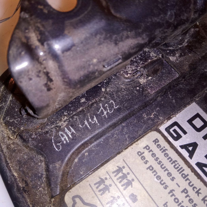 Volet de trappe carburant occasion VOLKSWAGEN GOLF III Phase 1 01-1992->12-1997 1.9 TDI 90ch 1H0809905A 3