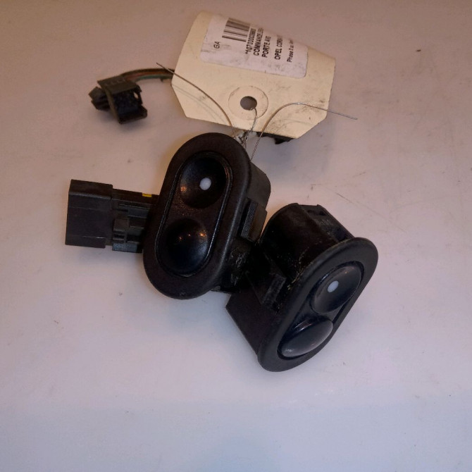 Commande lève-glace porte avant gauche occasion OPEL CORSA II Phase 2 04-1997->10-2000 1.2i 90433888 1