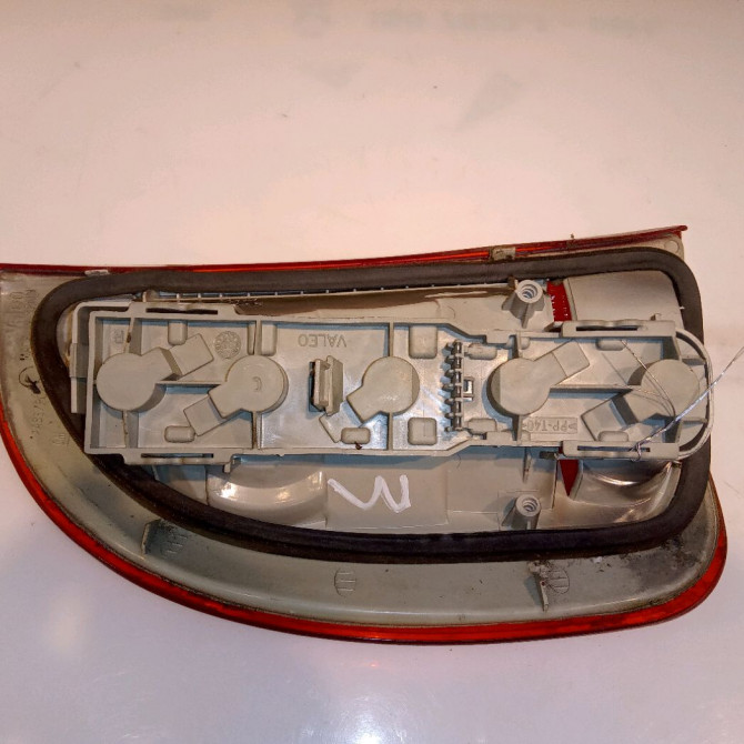 Feu arrière droit occasion OPEL CORSA II Phase 2 04-1997->10-2000 1.2i 90444811 2