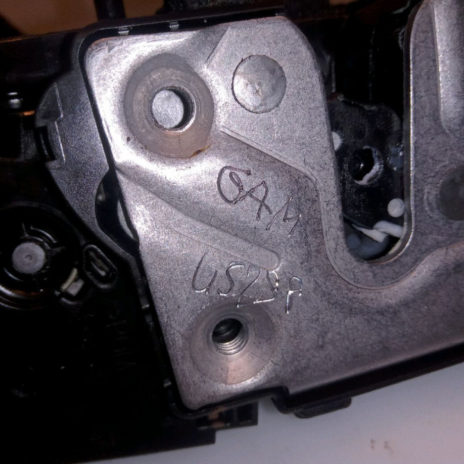 Serrure porte ard occasion RENAULT ZOE Phase 1 10-2012->... Zen 4