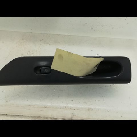 Commande lève-glace porte avant droite occasion RENAULT ESPACE III Phase 1 12-1996->09-2002 2.2 DT 7700876401