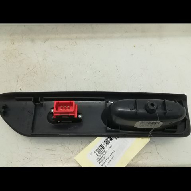 Commande lève-glace porte avant droite occasion RENAULT ESPACE III Phase 1 12-1996->09-2002 2.2 DT 7700876401 2