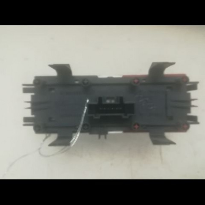 Bouton de warning occasion RENAULT MEGANE II Phase 2 01-2006->06-2009 1.5 DCI 85ch 8200095493 2