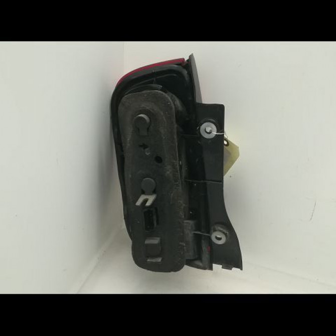 Feu arrière droit occasion NISSAN MICRA III Phase 1 01-2003->07-2005 1.2i 26554AX720 2