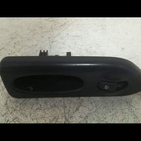 Commande leve-glace porte arrière droite occasion RENAULT ESPACE III Phase 1 12-1996->09-2002 2.2 DCI 115ch 7700876404