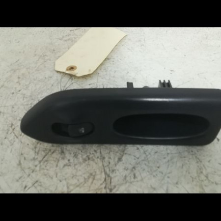 Commande leve-glace porte arrière gauche occasion RENAULT ESPACE III Phase 1 12-1996->09-2002 2.2 DCI 115ch 7700876404