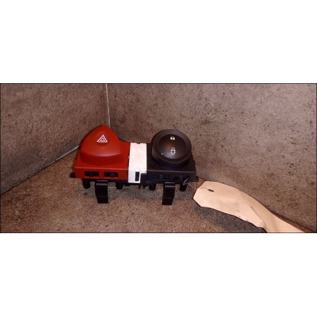 Bouton de warning occasion RENAULT MEGANE II Phase 1 09-2003->12-2005 1.6 16v 8200095493