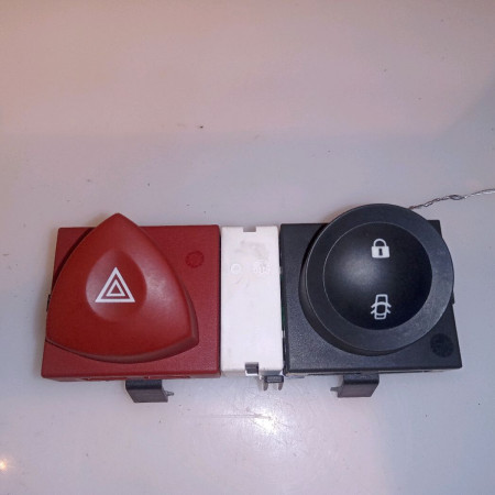 Bouton de warning occasion RENAULT MEGANE II Phase 1 09-2003->12-2005 1.9 DCI 120ch 8200095493