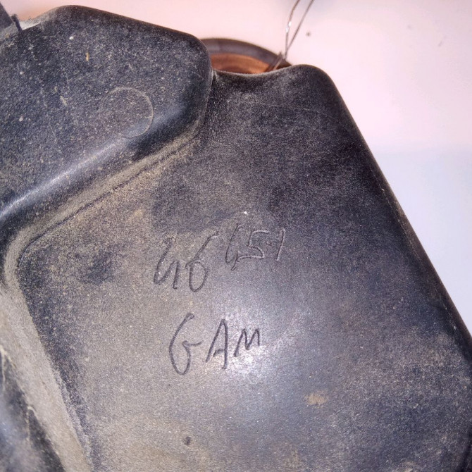 Volet de trappe carburant occasion RENAULT CLIO III Phase 2 03-2009->12-2014 1.2i 16v 75ch 8200290088 4