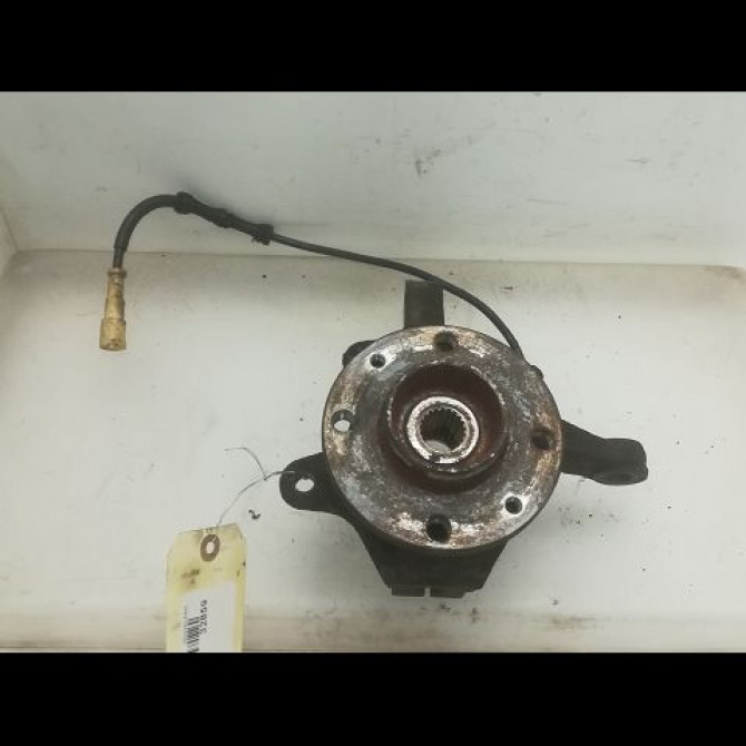 Moyeu avg occasion RENAULT CLIO II Phase 1 03-1998->06-2001 1.9 DTI 7701205779 1