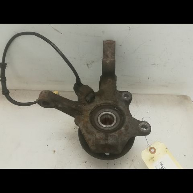 Moyeu avg occasion RENAULT CLIO II Phase 1 03-1998->06-2001 1.9 DTI 7701205779 2