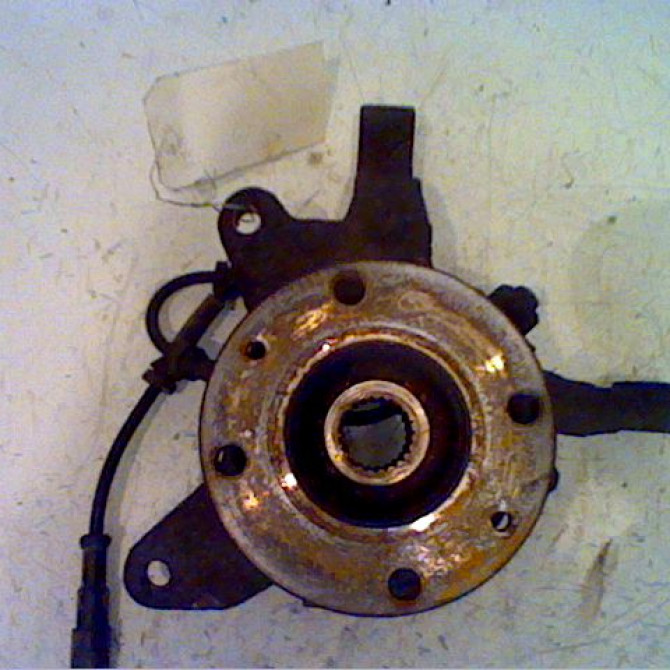 Moyeu avg occasion RENAULT MEGANE SCENIC I Phase 1 09-1996->08-1999 1.9 DT 7701205779 1