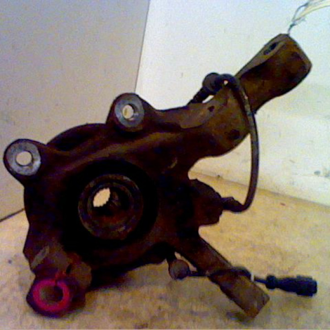 Moyeu avd occasion RENAULT CLIO II Phase 1 03-1998->06-2001 1.2 GPL 7701205779 2