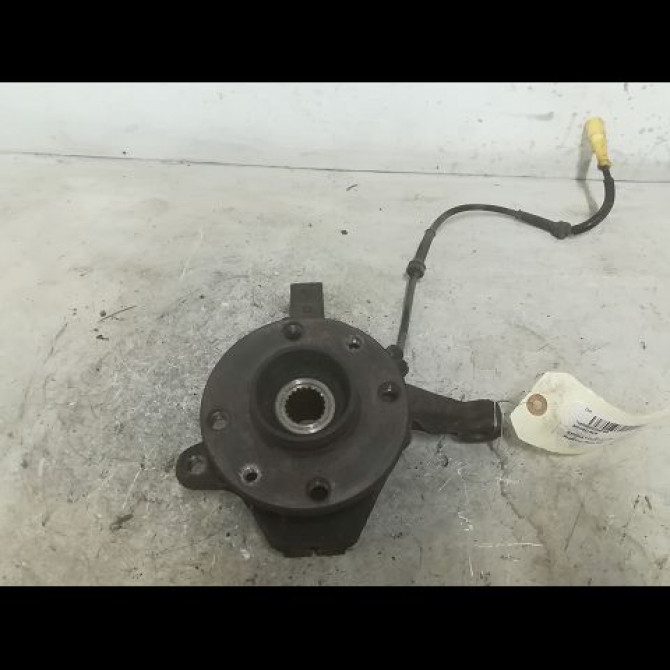 Moyeu avg occasion RENAULT CLIO II Phase 1 03-1998->06-2001 1.4 16v 7701205779 1