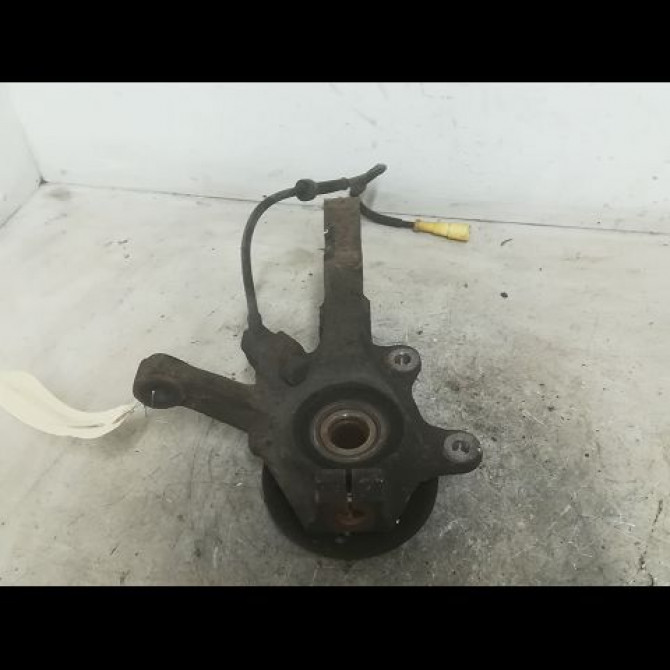 Moyeu avg occasion RENAULT CLIO II Phase 1 03-1998->06-2001 1.4 16v 7701205779 2