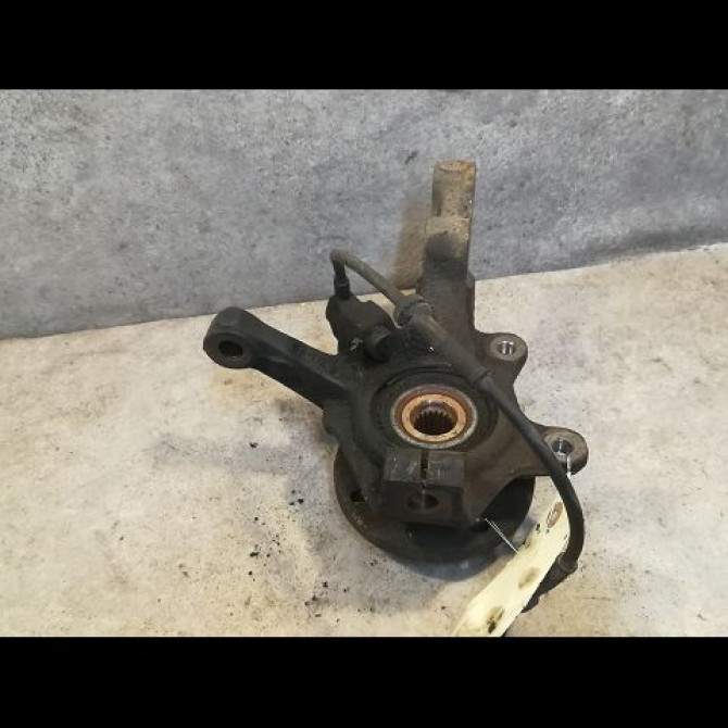 Moyeu avg occasion RENAULT CLIO II Phase 1 03-1998->06-2001 1.4 16v 7701205779 2