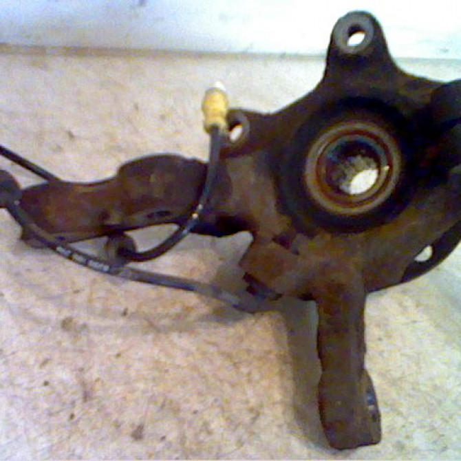 Moyeu avg occasion RENAULT CLIO II Phase 1 03-1998->06-2001 7701205779 2