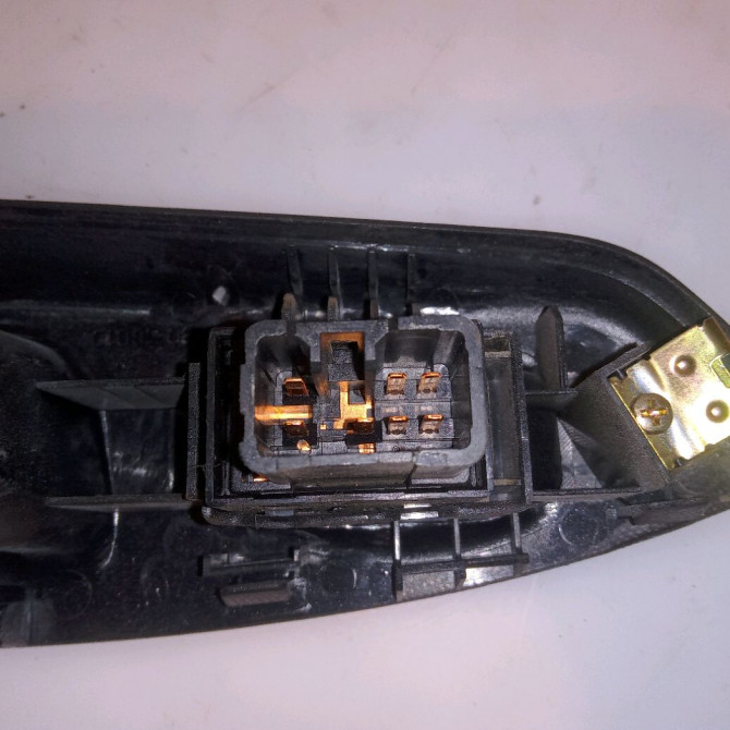 Commande leve-glace porte arrière gauche occasion HYUNDAI GETZ Phase 1 09-2002->11-2005 1.5 CRDI 935801C010XH 3