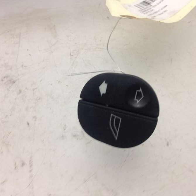 Commande lève-glace porte avant droite occasion FORD FIESTA V Phase 1 09-2002->10-2005 1.4i 1