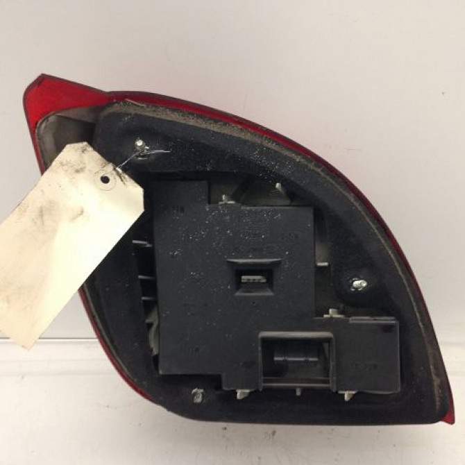 Feu arrière droit occasion FORD FIESTA IV Phase 2 09-1999->09-2002 1.8 D 1044154 2