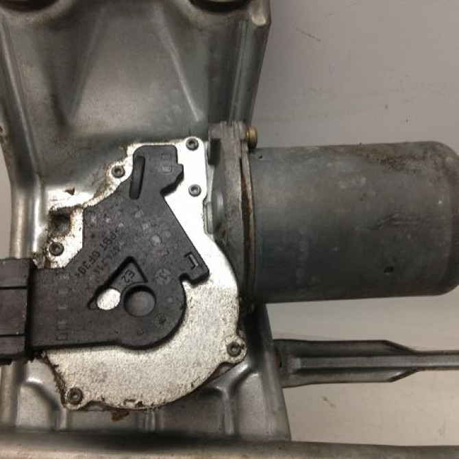 Moteur essuie-glace avant occasion FORD FIESTA IV Phase 1 09-1995->09-1999 1.3i 1008772 2