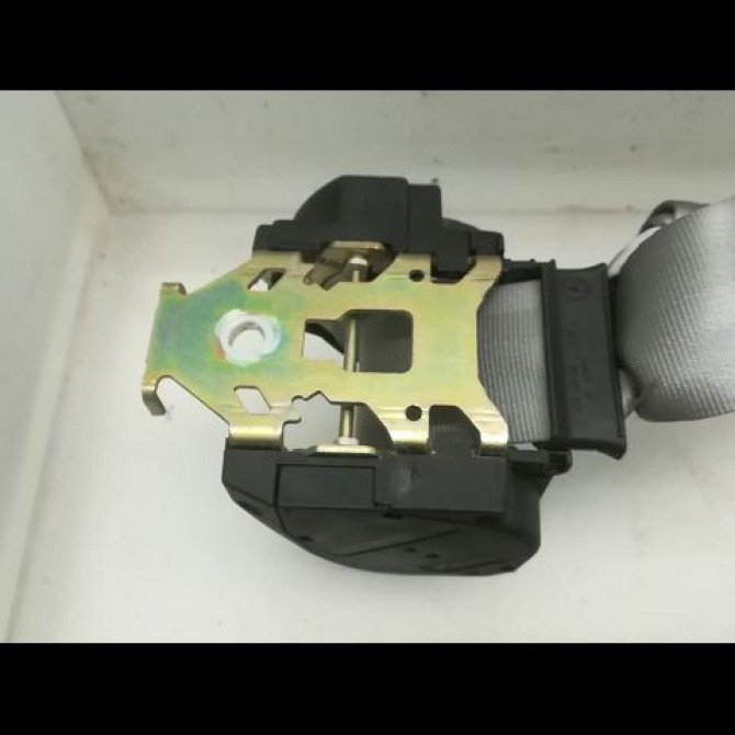 Ceinture centrale arriere occasion RENAULT CLIO II Phase 1 03-1998->06-2001 7701207835 3