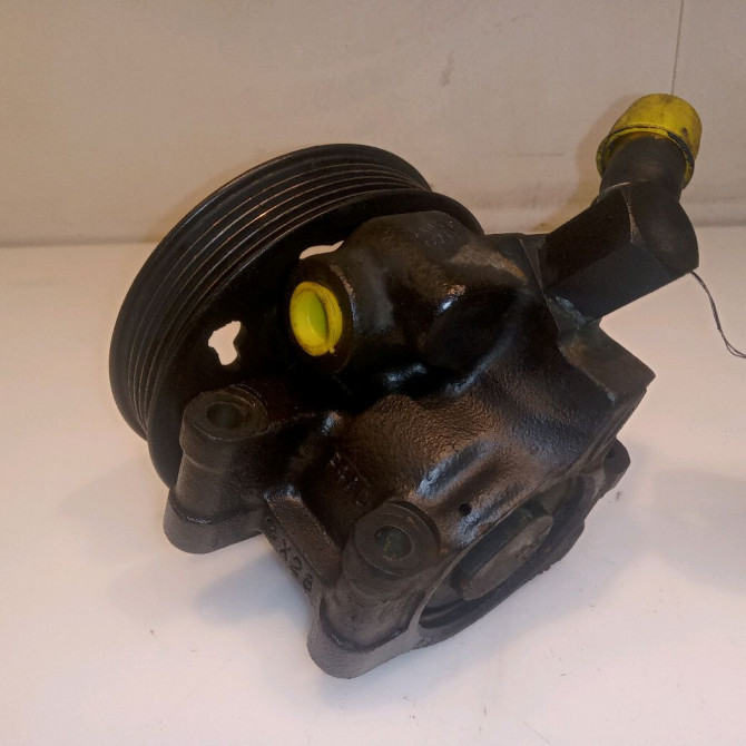 Pompe direction assistee occasion FORD FIESTA V Phase 1 09-2002->10-2005 1.4i 1666077 3