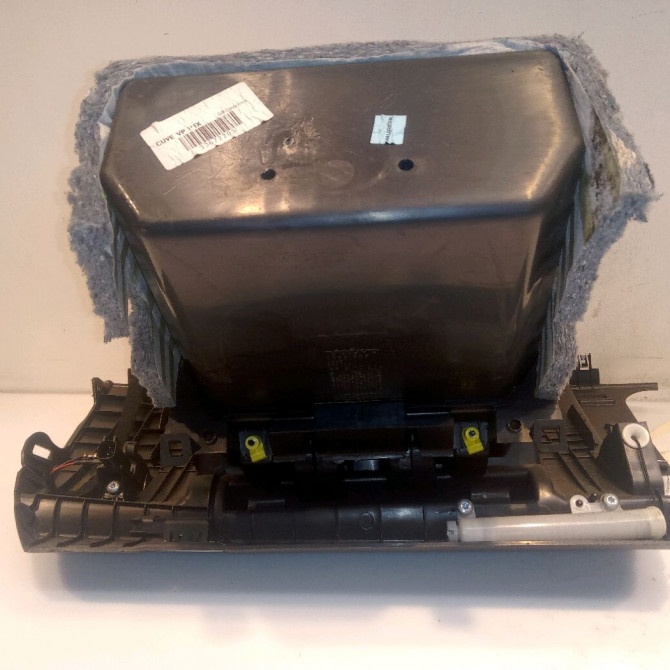 Boite à gants occasion VOLVO C30 Phase 1 04-1995->04-1999 1.6 D 115ch 39808612 2