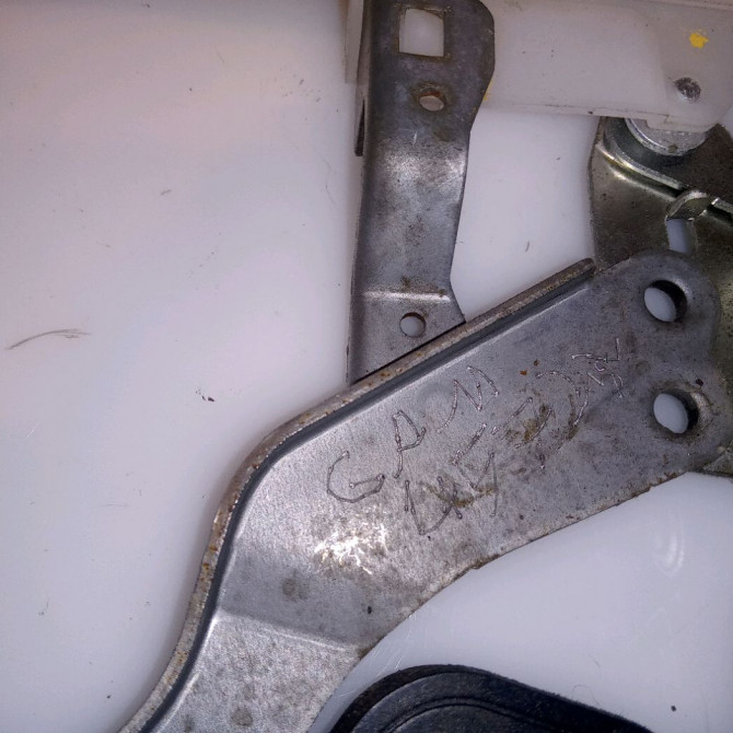 Serrure porte avg occasion PEUGEOT 107 Phase 2 01-2009->01-2012 1.0i 70ch 12v 9135T4 3